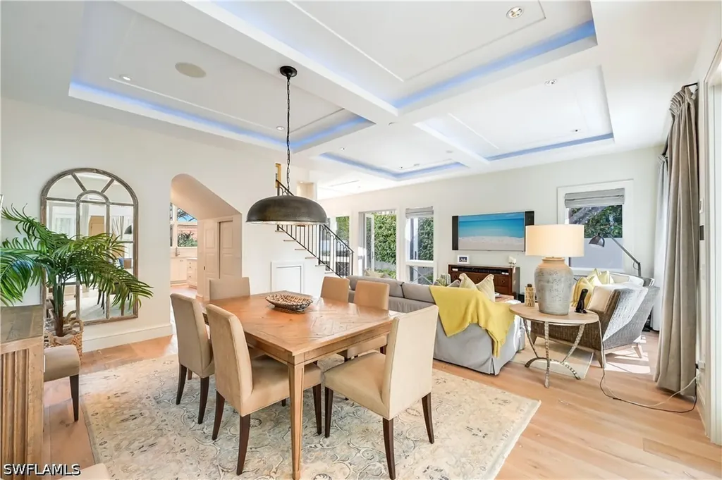 42 6th Street S Naples FL 34102