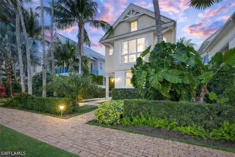 42 6TH Street S Naples FL 34102