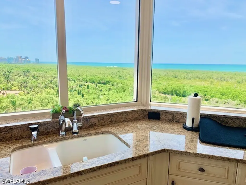 6597 Nicholas Boulevard Naples FL 34108
