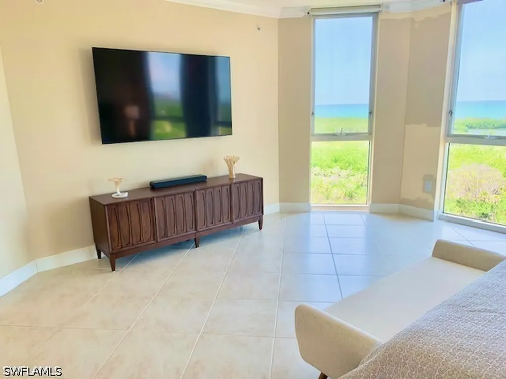 6597 Nicholas Boulevard Naples FL 34108