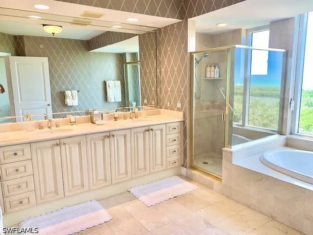 6597 Nicholas Boulevard Naples FL 34108