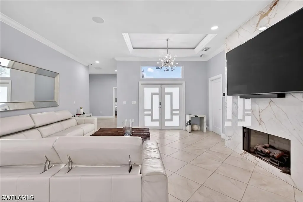2863 Everglades Boulevard N Naples FL 34120