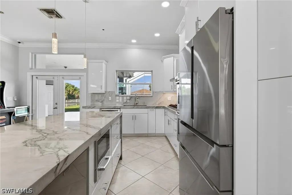 2863 Everglades Boulevard N Naples FL 34120