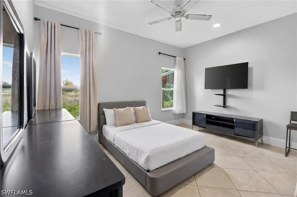 2863 Everglades Boulevard N Naples FL 34120