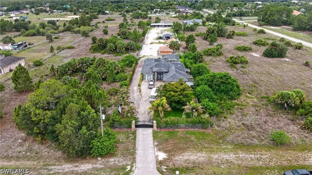 2863 Everglades Boulevard N Naples FL 34120