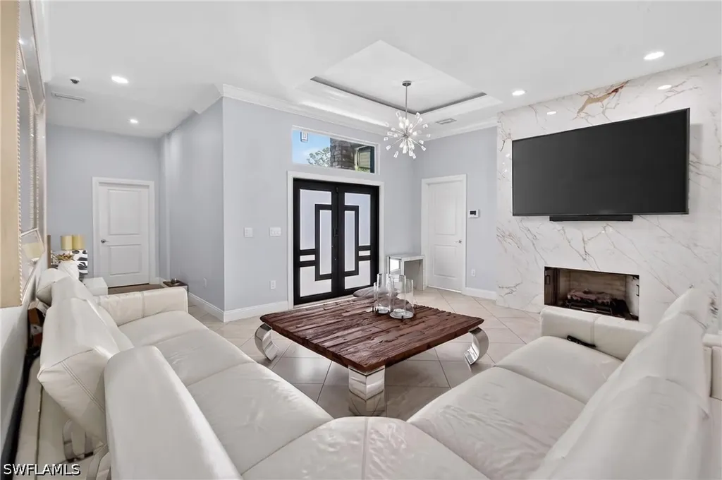 2863 Everglades Boulevard N Naples FL 34120