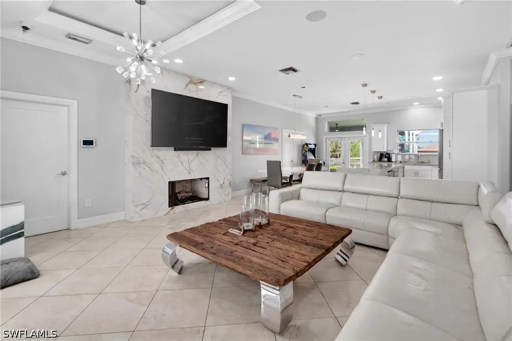 2863 Everglades Boulevard N Naples FL 34120