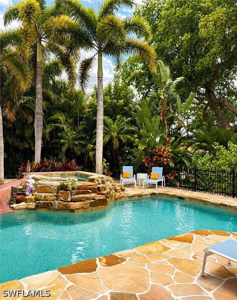 2056 Mission Drive Naples FL 34109