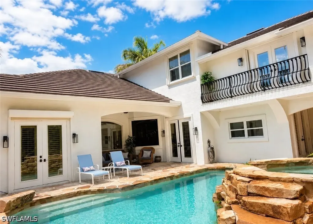 2056 Mission Drive Naples FL 34109
