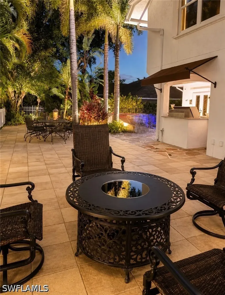 2056 Mission Drive Naples FL 34109