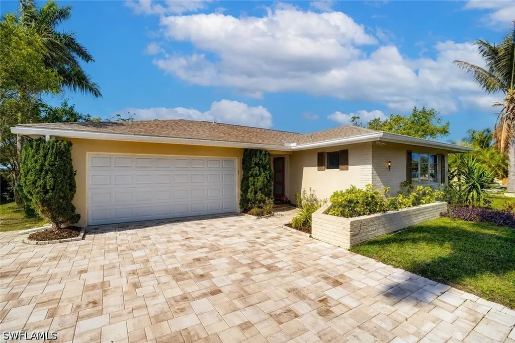 4818 Tahiti Lane Naples FL 34112