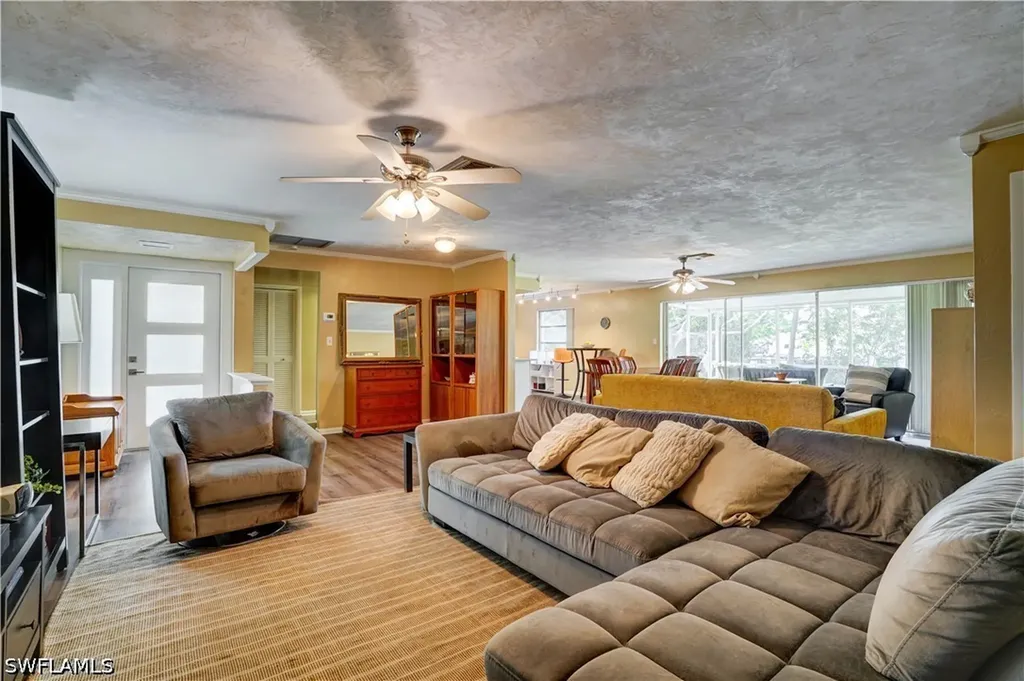 4818 Tahiti Lane Naples FL 34112