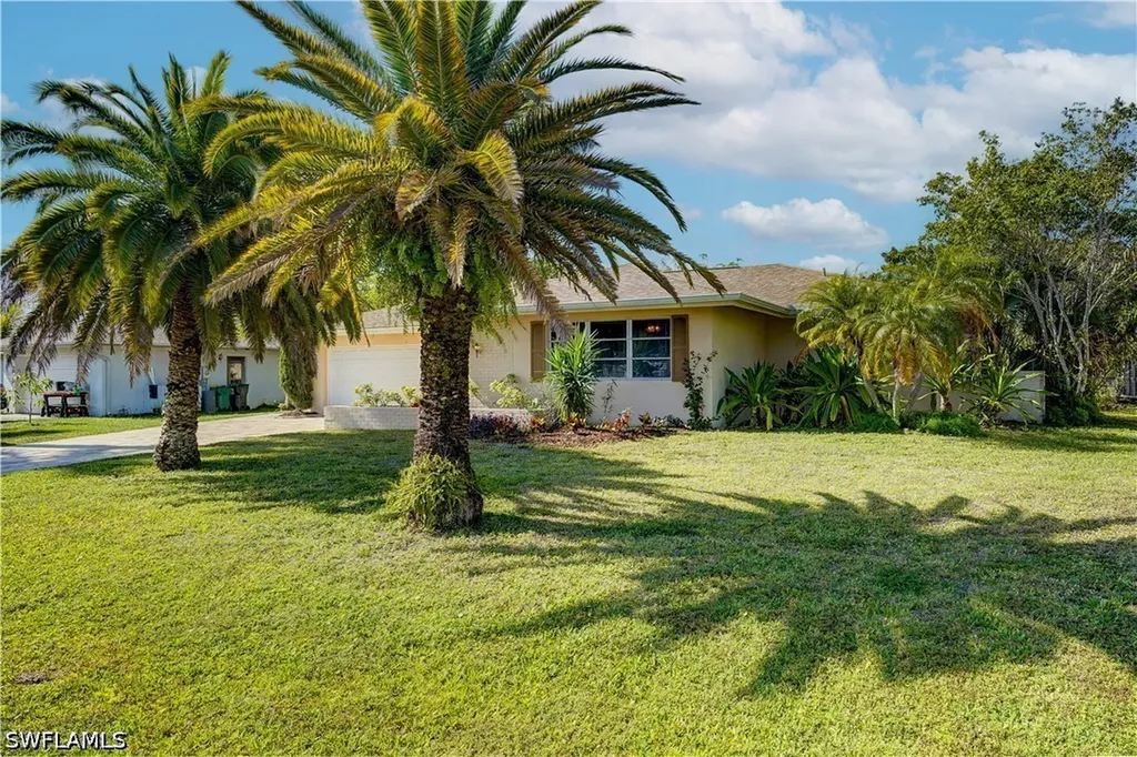 4818 Tahiti Lane Naples FL 34112
