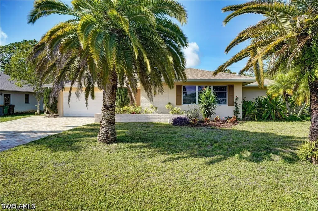 4818 Tahiti Lane Naples FL 34112