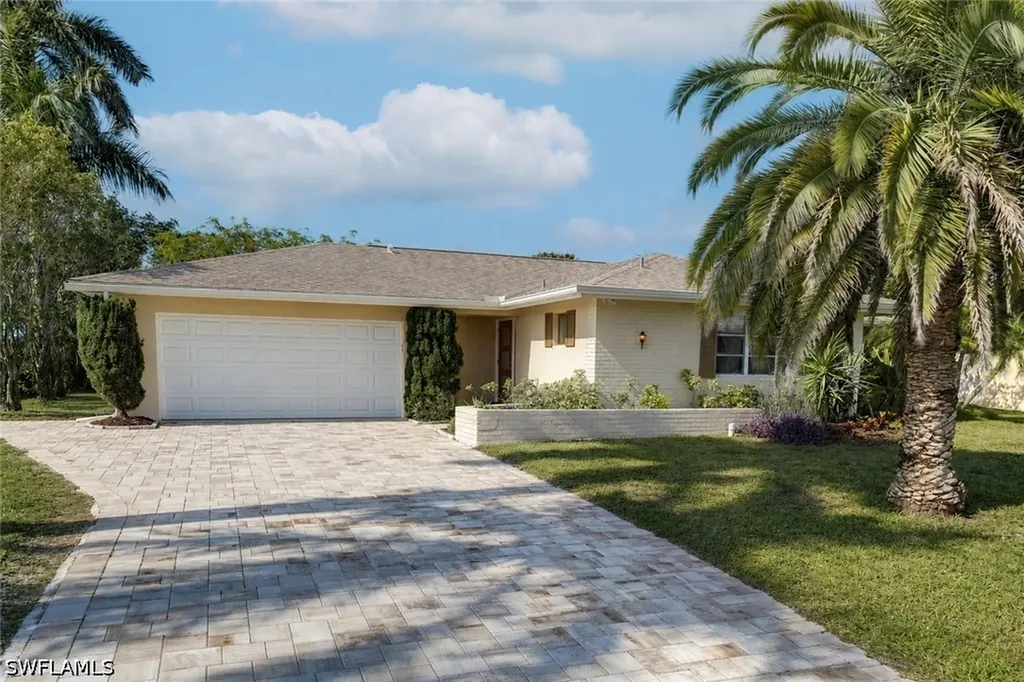 4818 Tahiti Lane Naples FL 34112
