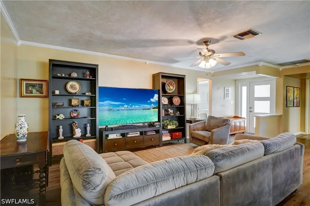 4818 Tahiti Lane Naples FL 34112