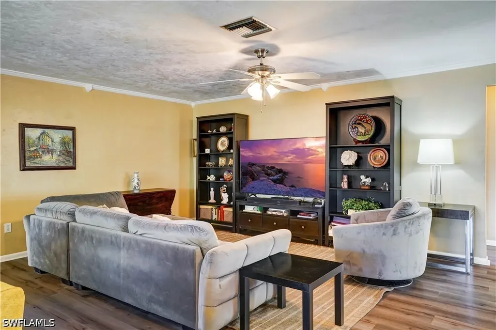 4818 Tahiti Lane Naples FL 34112
