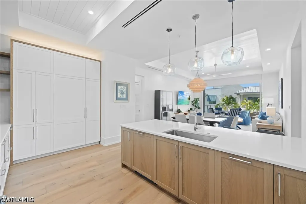201 8th Street S Naples FL 34102