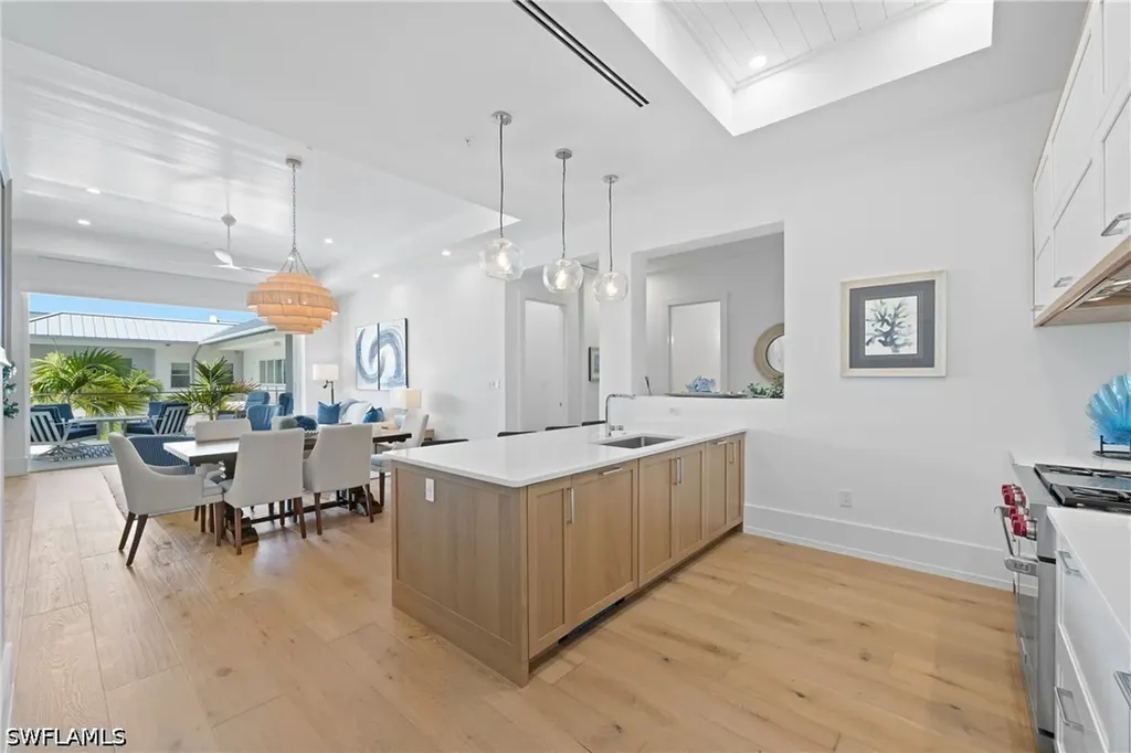 201 8th Street S Naples FL 34102