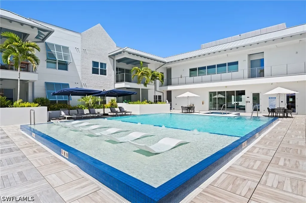 201 8th Street S Naples FL 34102