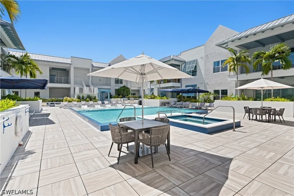 201 8th Street S Naples FL 34102