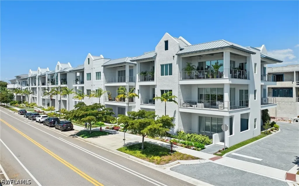 201 8th Street S Naples FL 34102