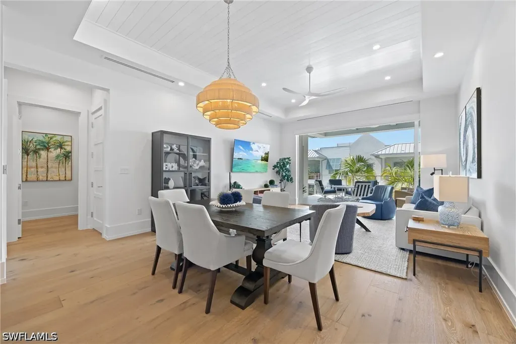 201 8th Street S Naples FL 34102