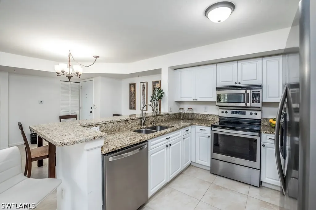 1240 Wildwood Lakes Boulevard Naples FL 34104