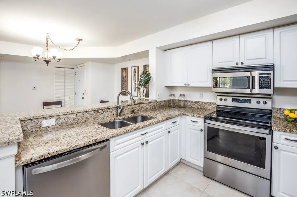 1240 Wildwood Lakes Boulevard Naples FL 34104