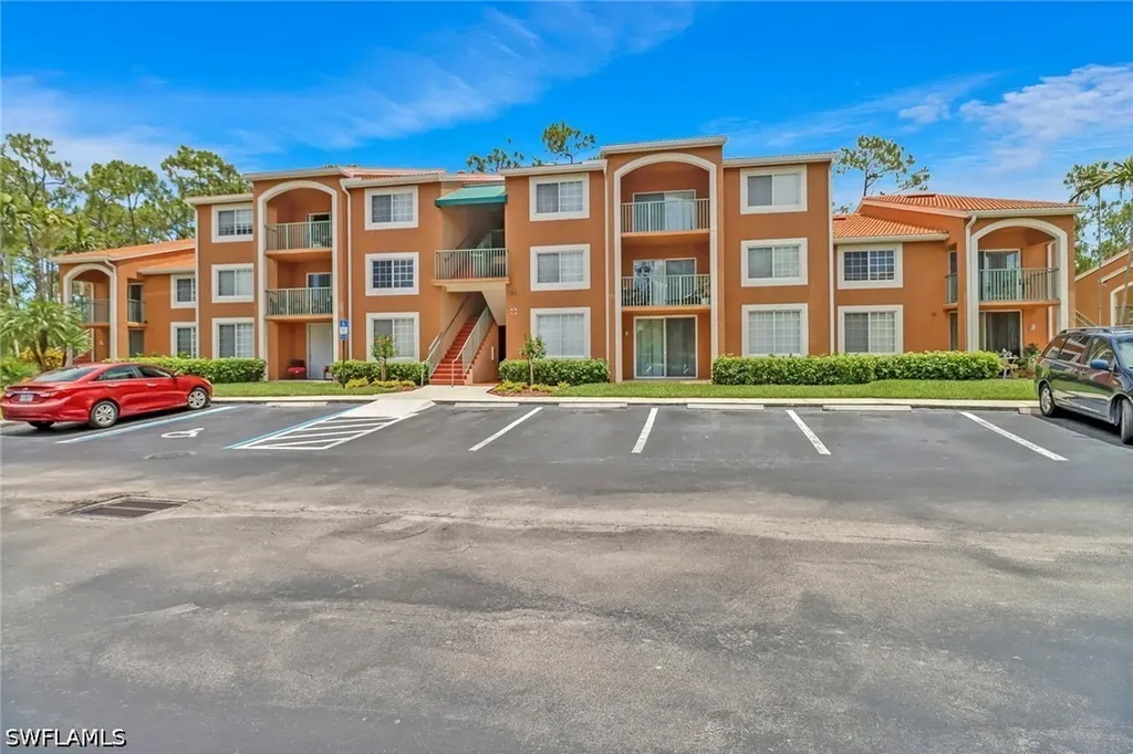 1240 Wildwood Lakes Boulevard Naples FL 34104