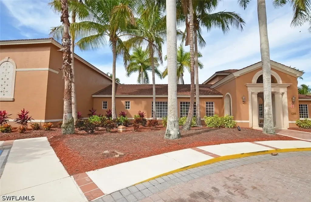 1240 Wildwood Lakes Boulevard Naples FL 34104