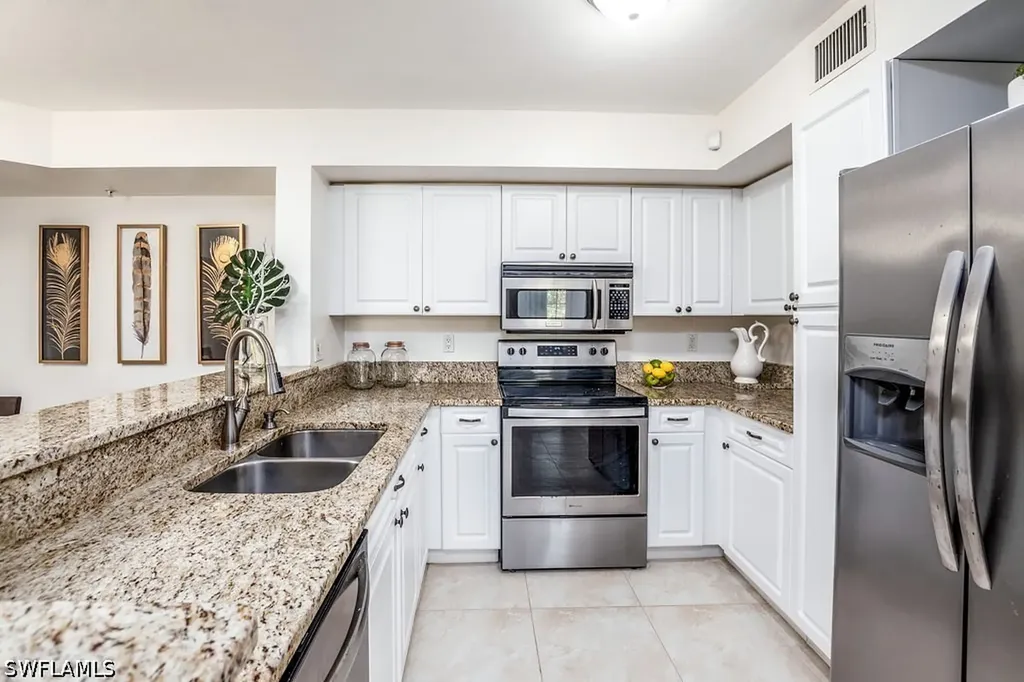 1240 Wildwood Lakes Boulevard Naples FL 34104
