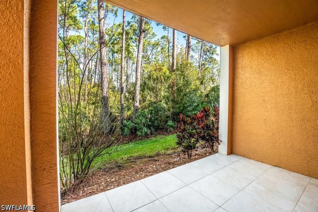 1240 Wildwood Lakes Boulevard Naples FL 34104