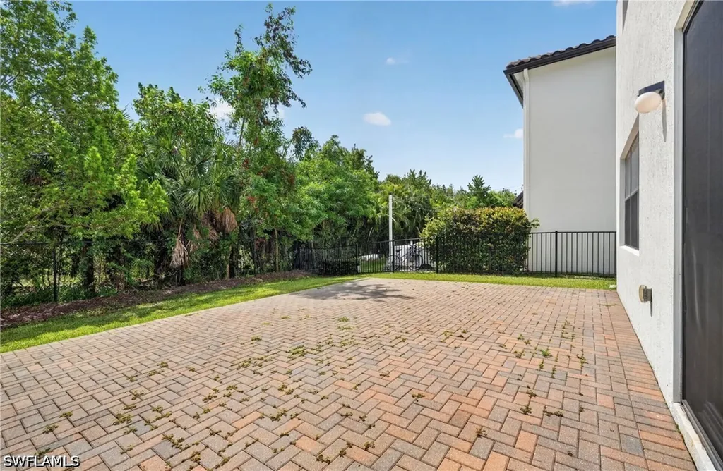 8951 Madrid Circle Naples FL 34104