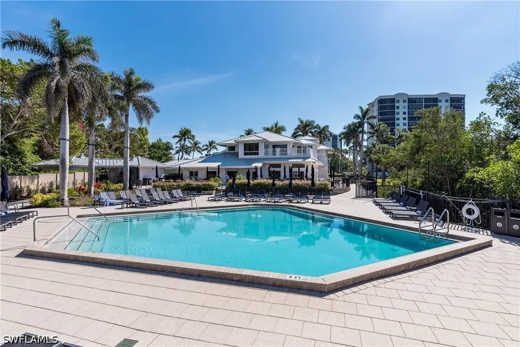 511 Club Side Drive Naples FL 34110