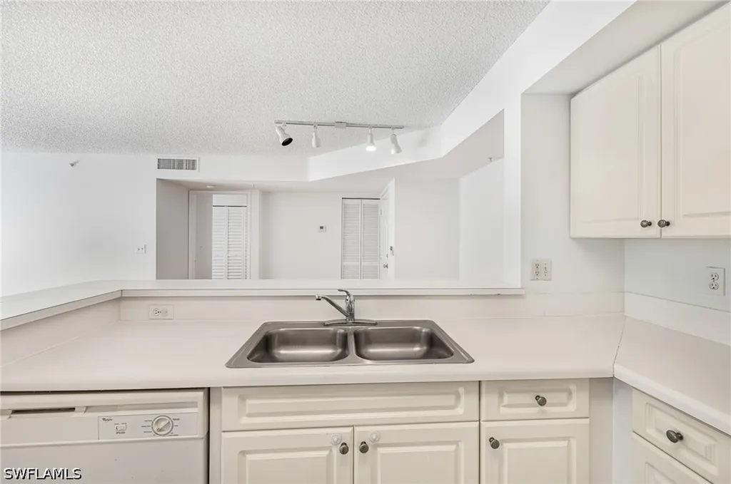 1260 Wildwood Lakes Boulevard Naples FL 34104