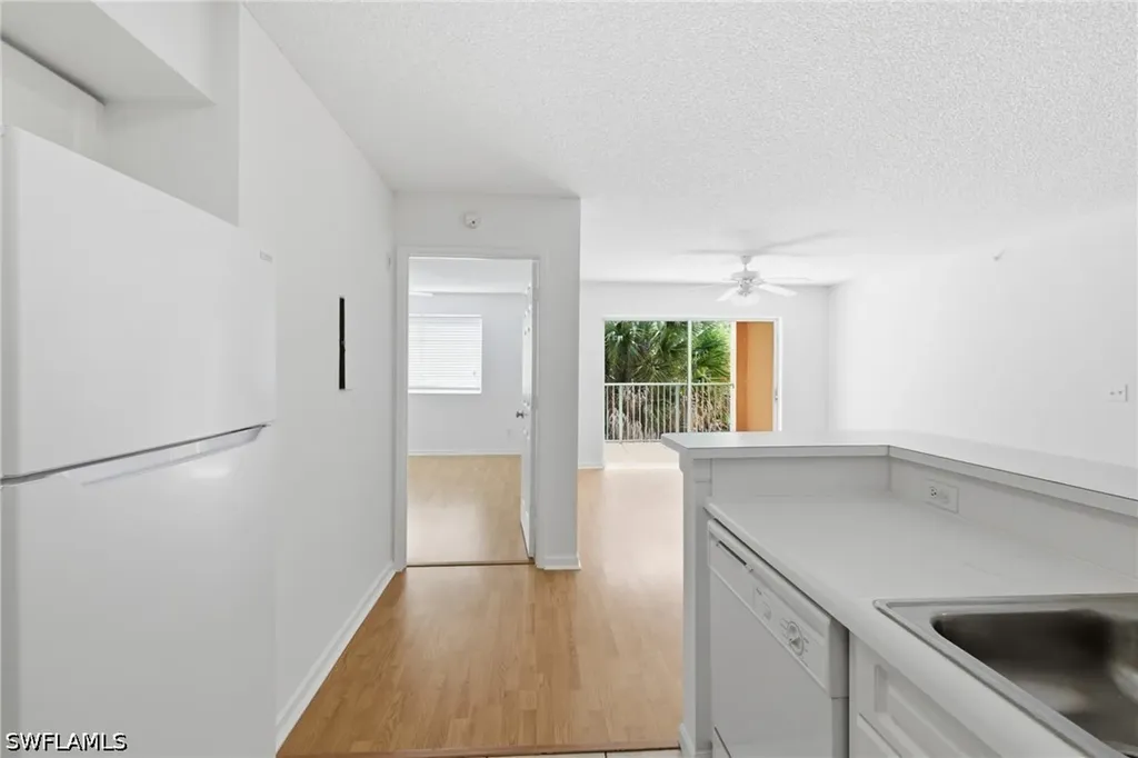 1260 Wildwood Lakes Boulevard Naples FL 34104