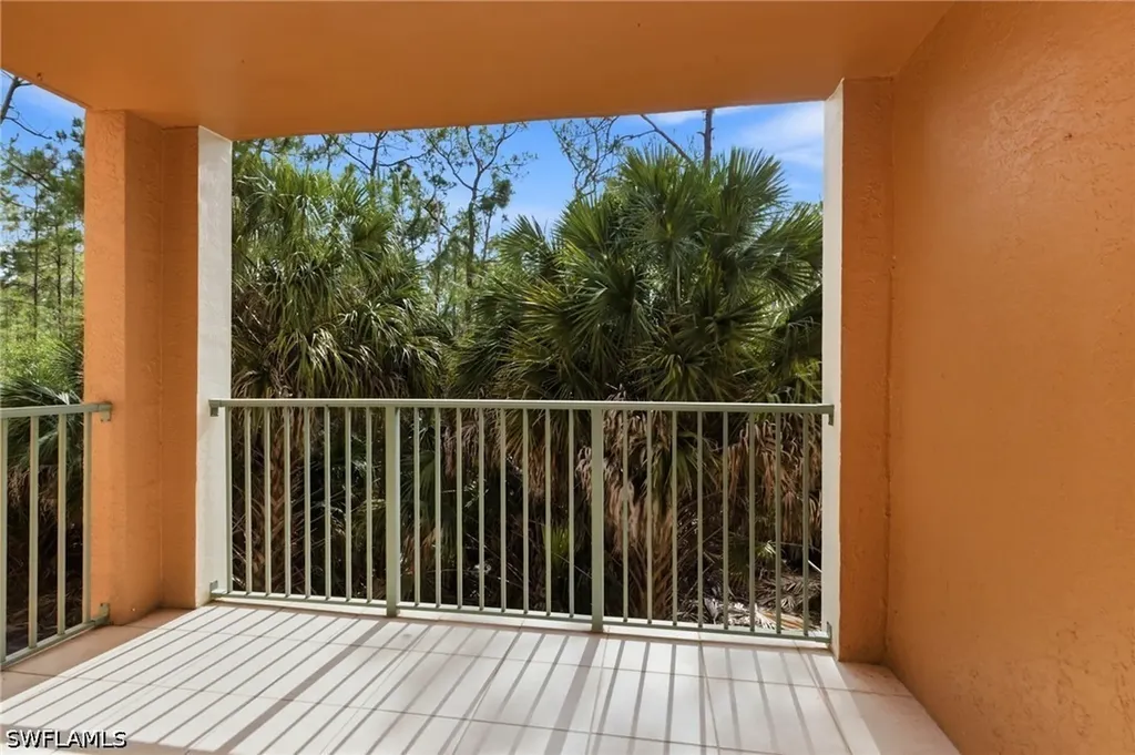 1260 Wildwood Lakes Boulevard Naples FL 34104