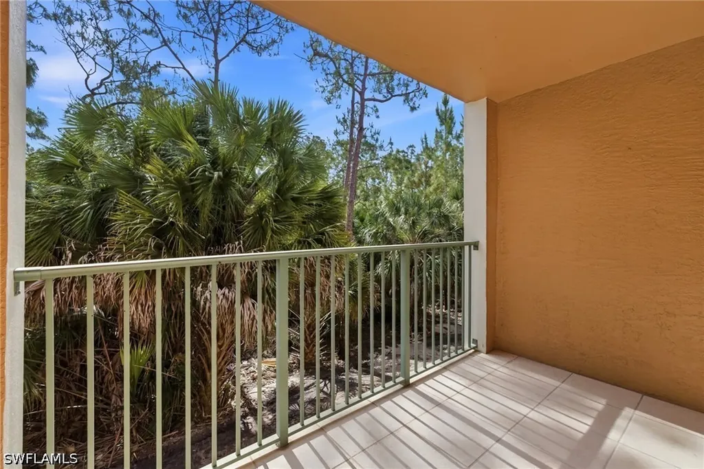 1260 Wildwood Lakes Boulevard Naples FL 34104
