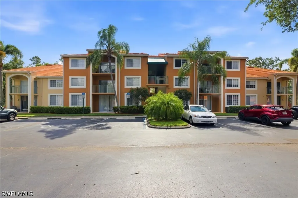 1260 Wildwood Lakes Boulevard Naples FL 34104