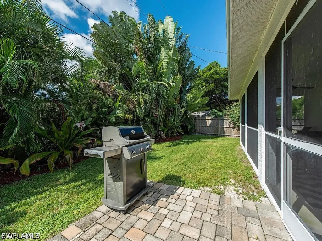 1082 Capri Drive Naples FL 34103