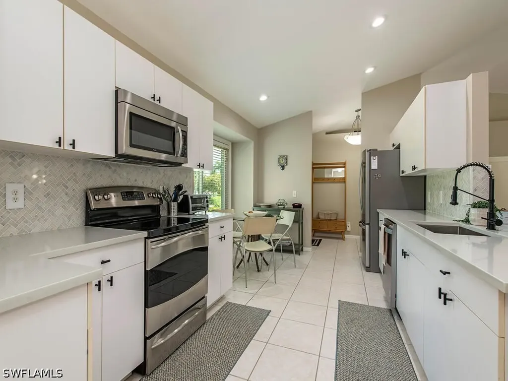 1082 Capri Drive Naples FL 34103