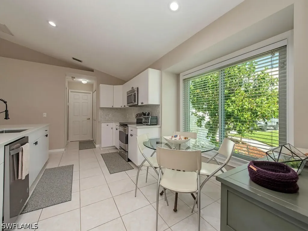 1082 Capri Drive Naples FL 34103