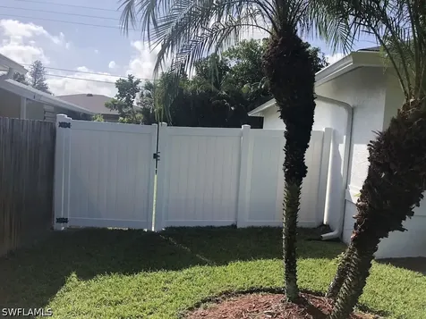 1082 Capri Drive Naples FL 34103