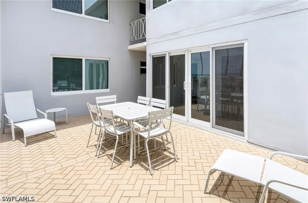 1851 Gulf Shore Boulevard N Naples FL 34102