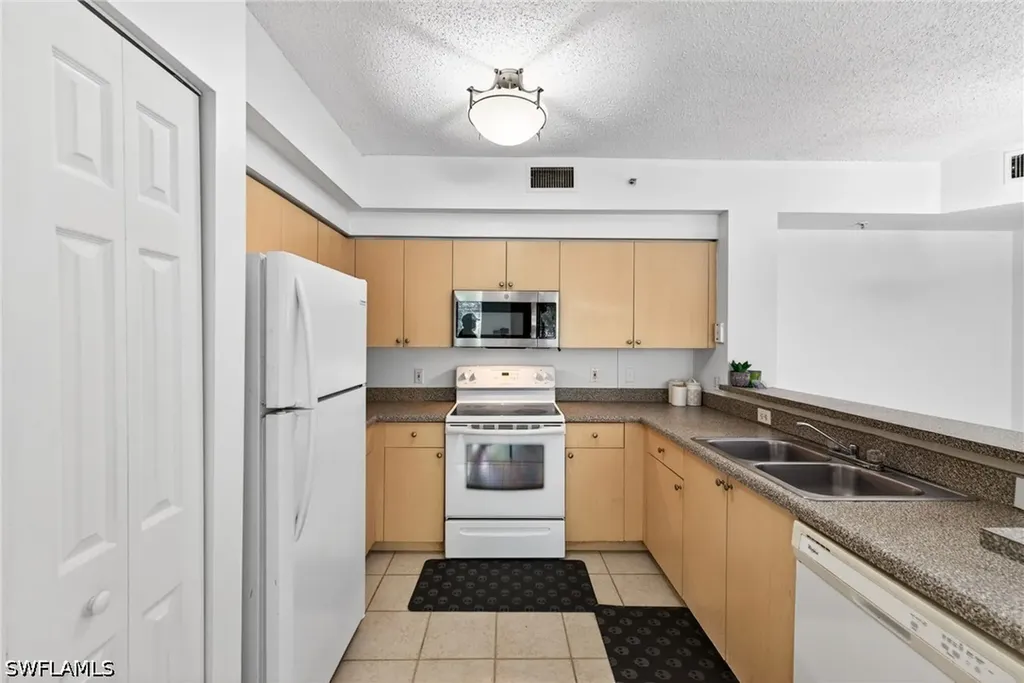 1200 Reserve Way Naples FL 34105