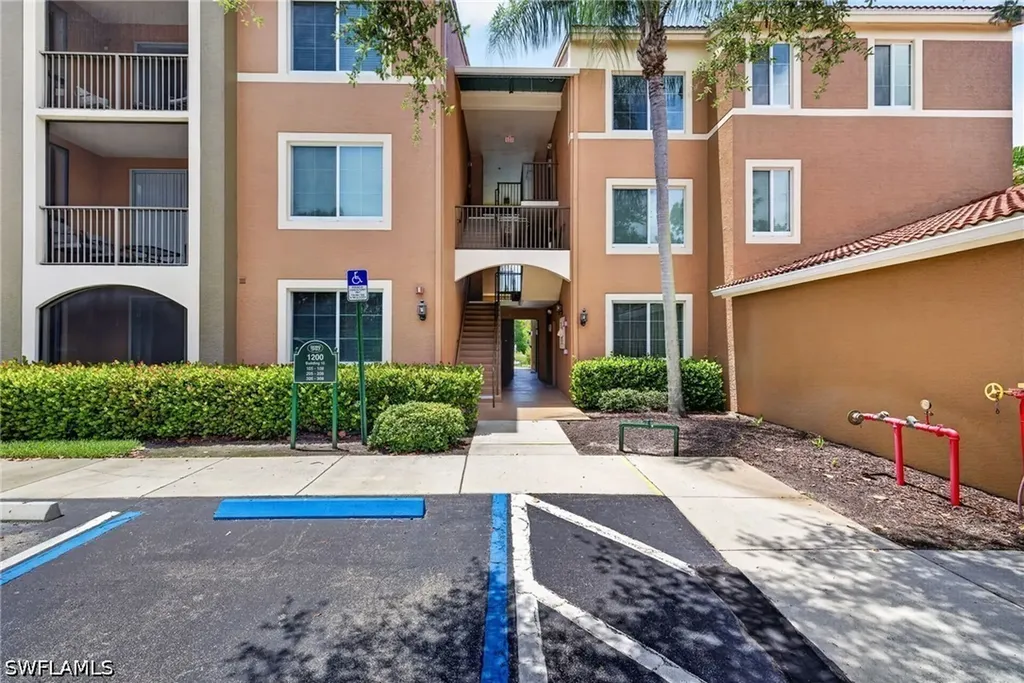 1200 Reserve Way Naples FL 34105