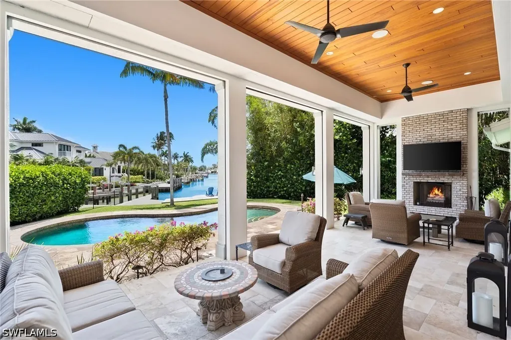 2201 Beacon Lane Naples FL 34103