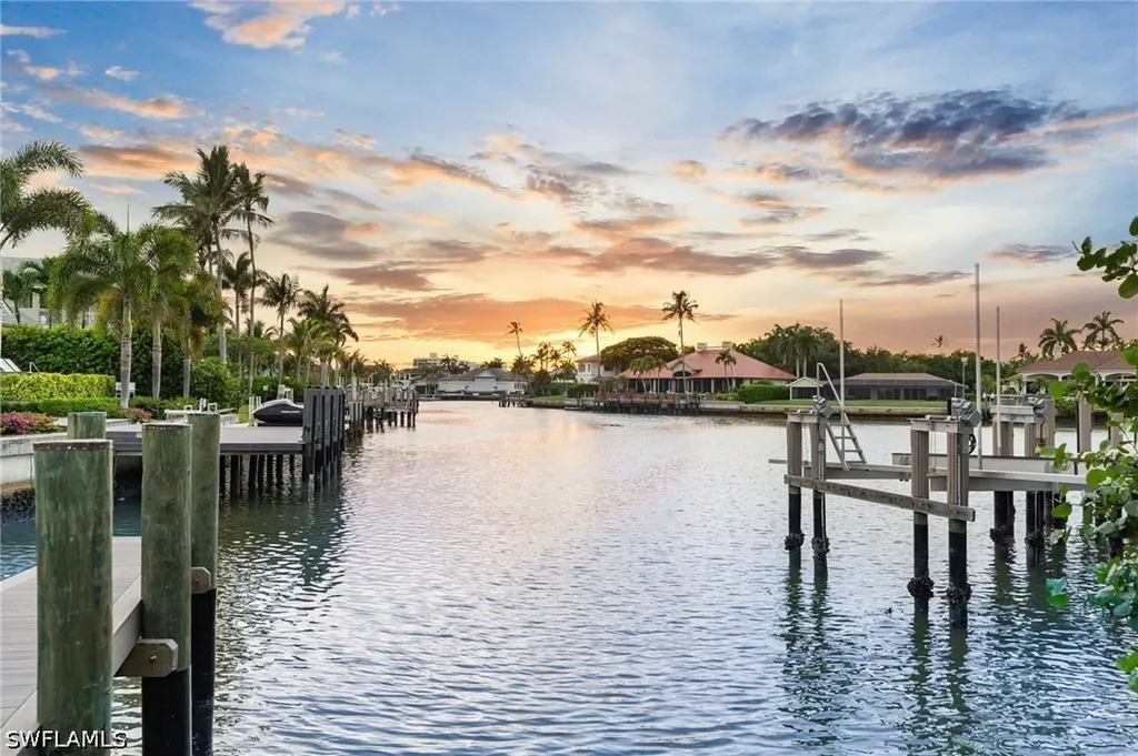 2201 Beacon Lane Naples FL 34103