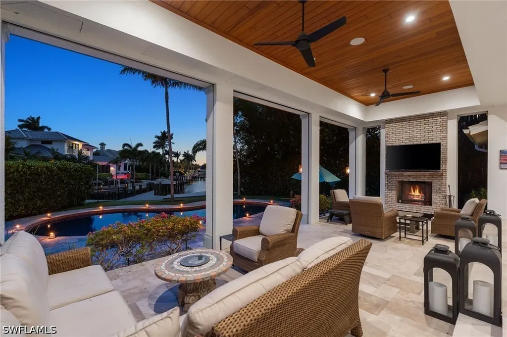 2201 Beacon Lane Naples FL 34103